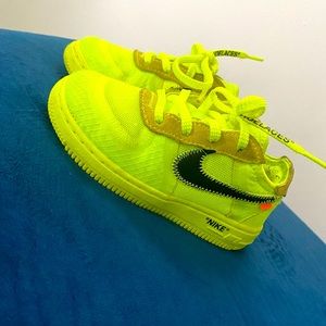 “Off white” Air Force 1s (volt)